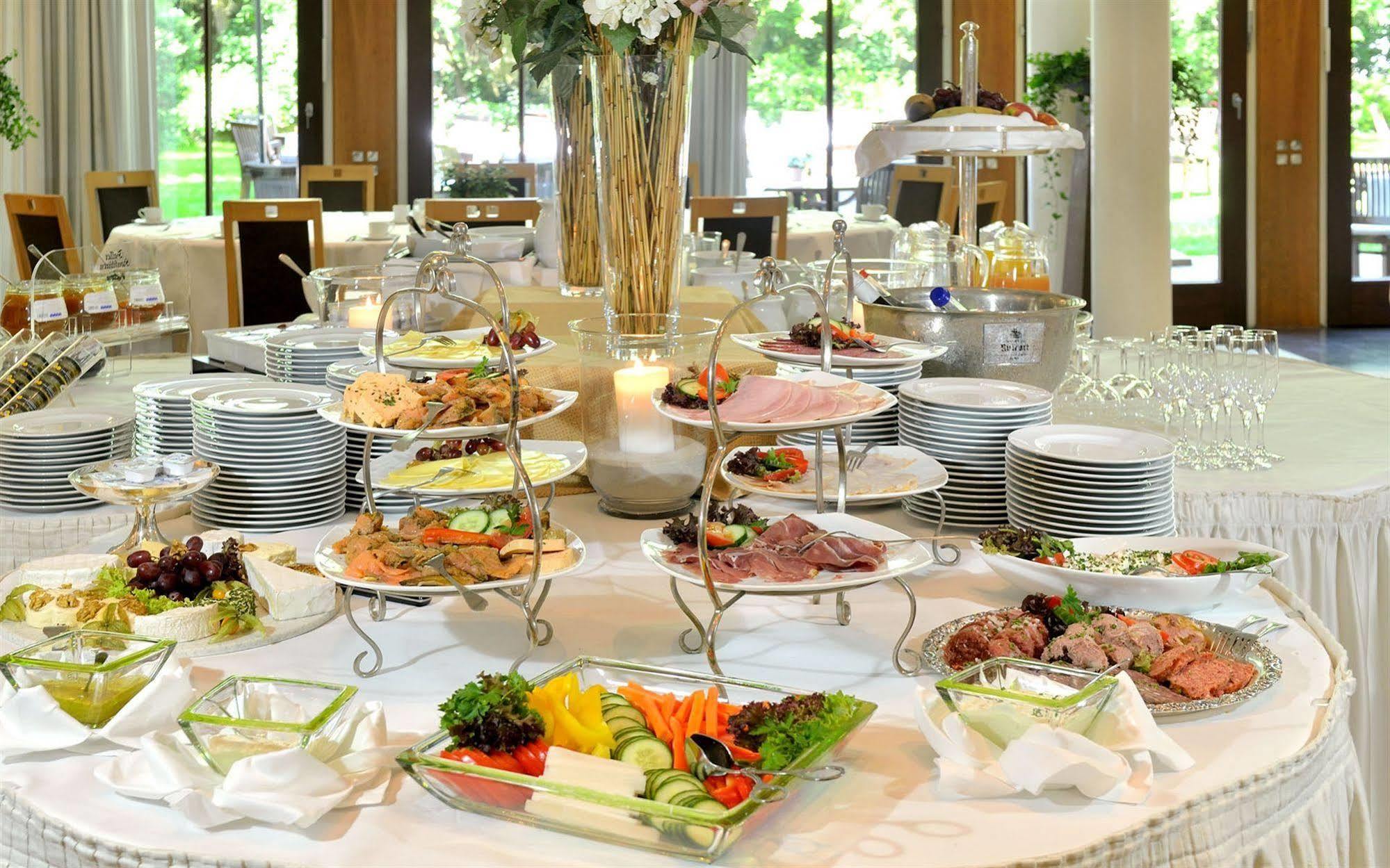 汉堡林德纳私家酒店 外观 照片 A buffet