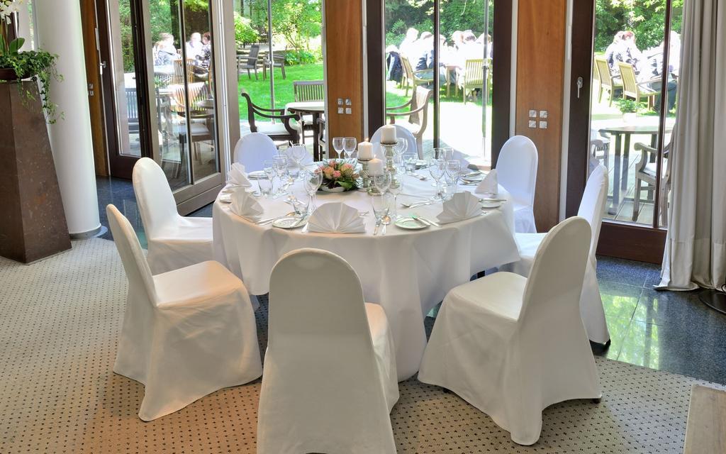 汉堡林德纳私家酒店 外观 照片 A table set for a wedding reception