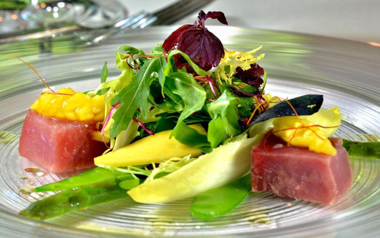 汉堡林德纳私家酒店 外观 照片 A salad with tuna